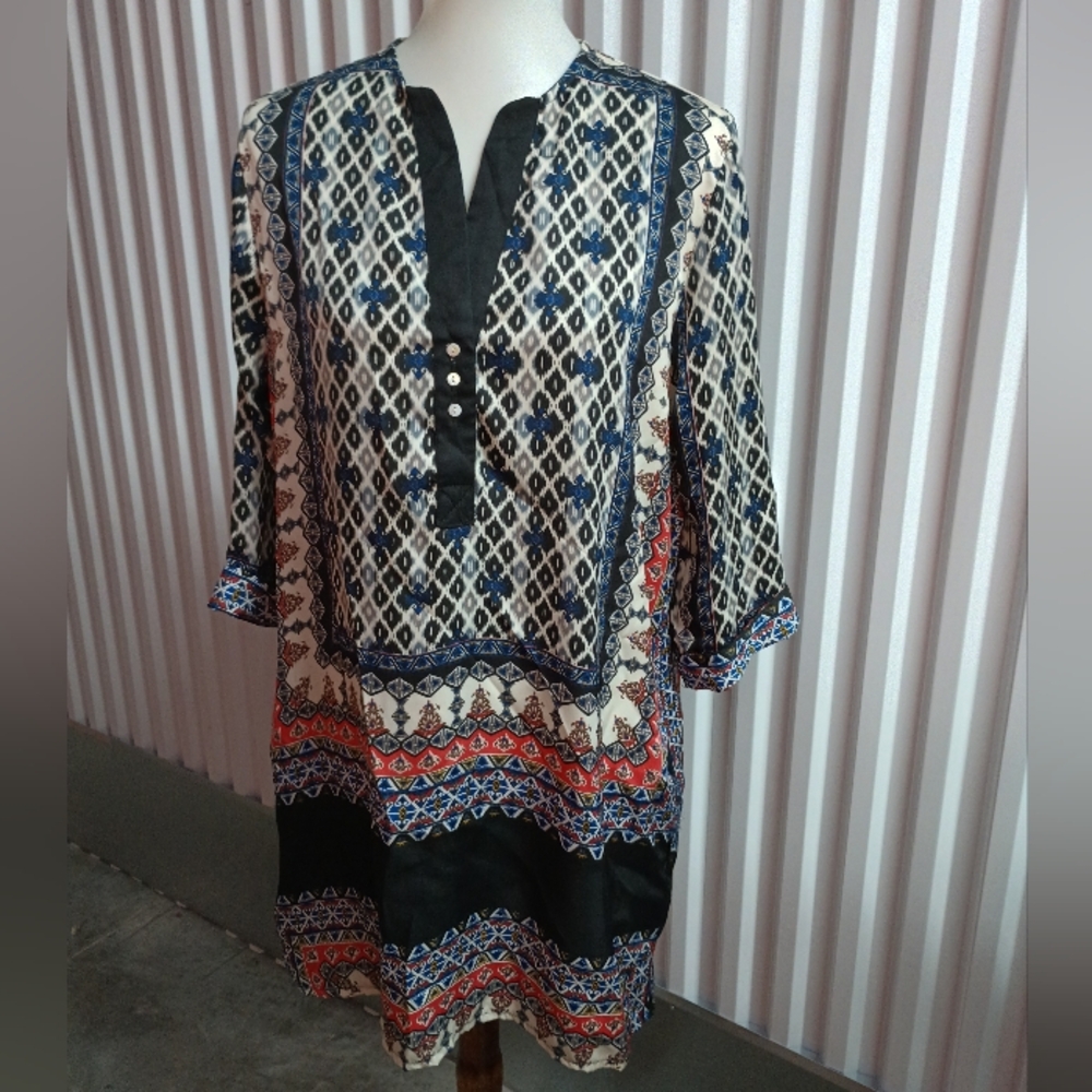 Elegant Black and Red Geometric Tunic